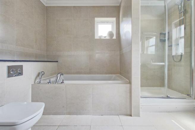 Ensuite 1.jpg