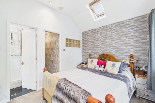 3 bed Semi-Detached for sale Image 8