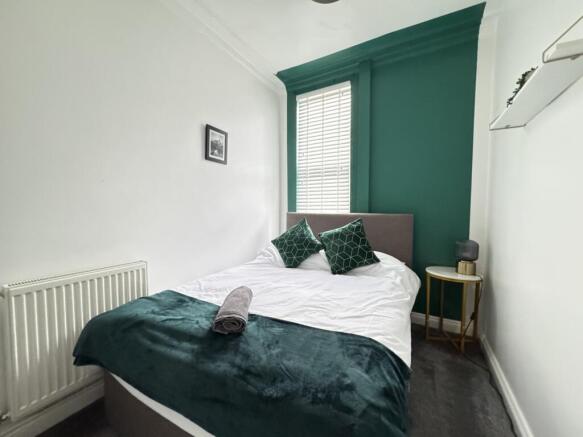 4 bed Terraced to rent Image 5