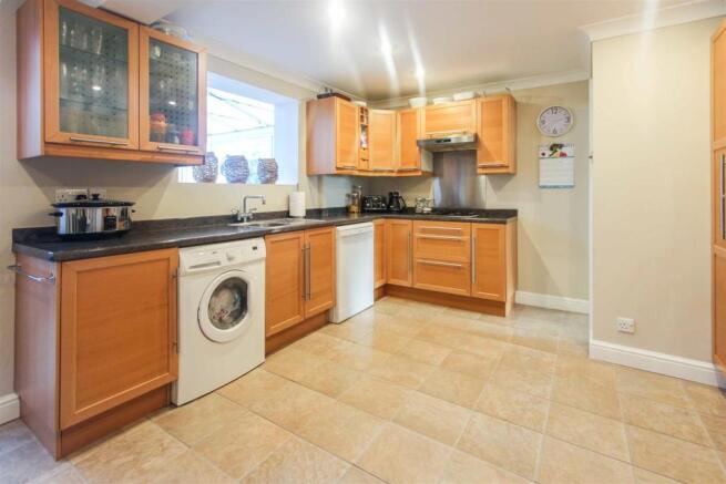REFITTED KITCHEN/DINING ROOM