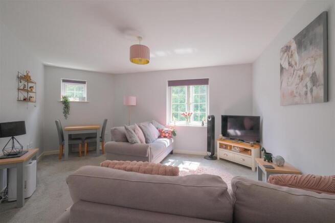 2 bed Apartment for sale Image 3