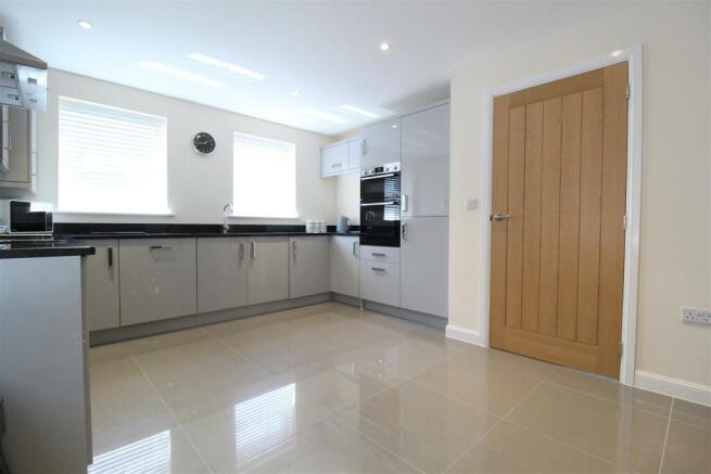 Kitchen 2.jpg