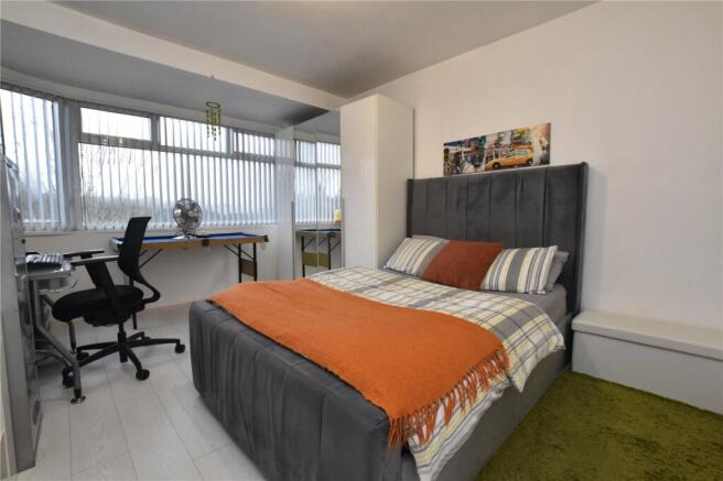 5 bed Semi-Detached for sale Image 6