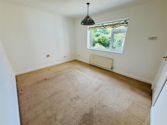 5 bed Detached to rent Image 10
