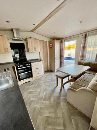 Abi Blenheim 2016 Seal Bay Resort 1.jpg