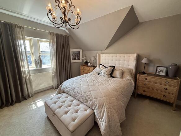 4 bed Detached for sale Image 10
