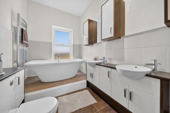 4 bed Detached for sale Image 4