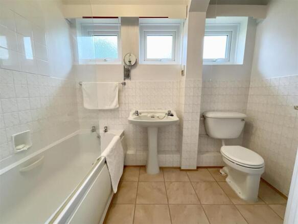 2 bed Flat for sale Image 6