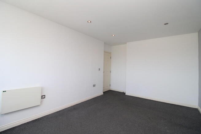 2 bed Apartment to rent Image 2