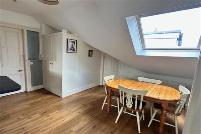 2 bed Flat for sale Image 4