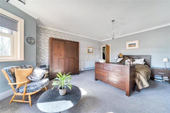 4 bed Detached for sale Image 11