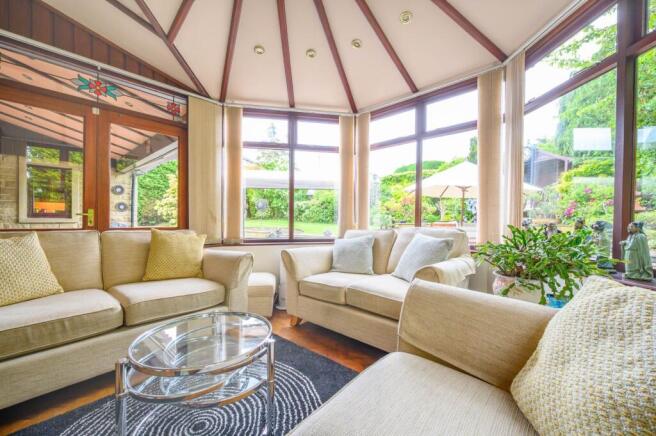 6 bed Detached for sale Image 9