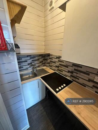 1 bed House Share to rent Image 4