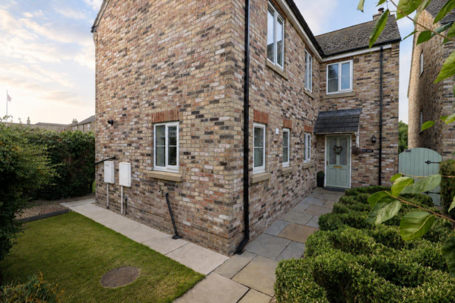 3 bed Detached for sale Image 4