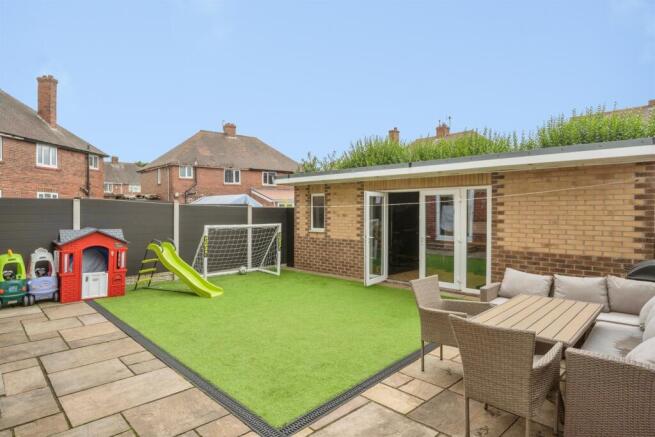 3 bed Semi-Detached for sale Image 4