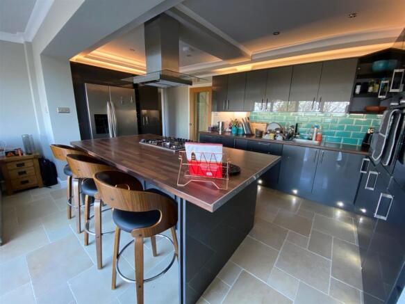 Kitchen 2.jpg