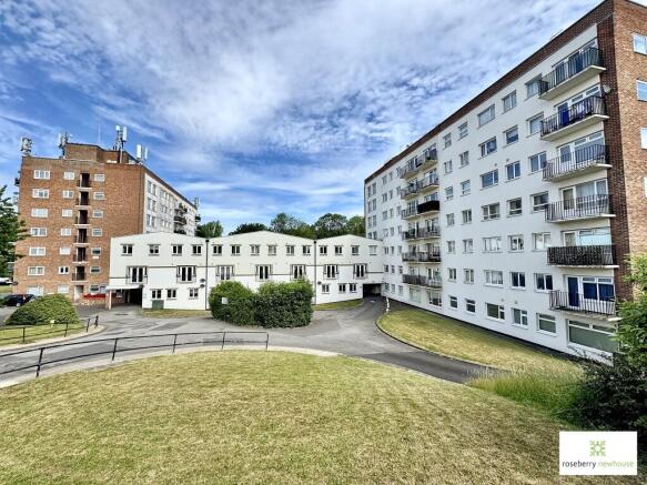 3 bed Apartment for sale Image 8