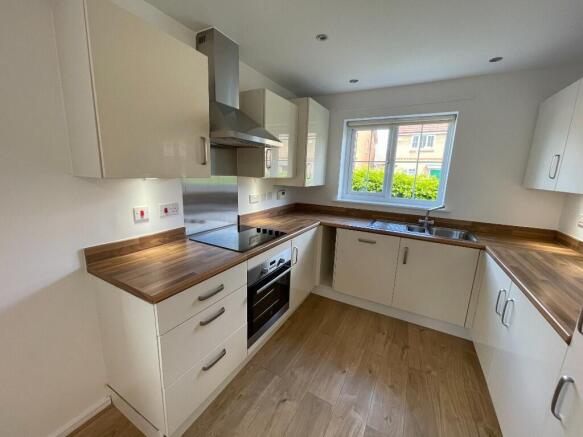3 bed Semi-Detached to rent Image 4