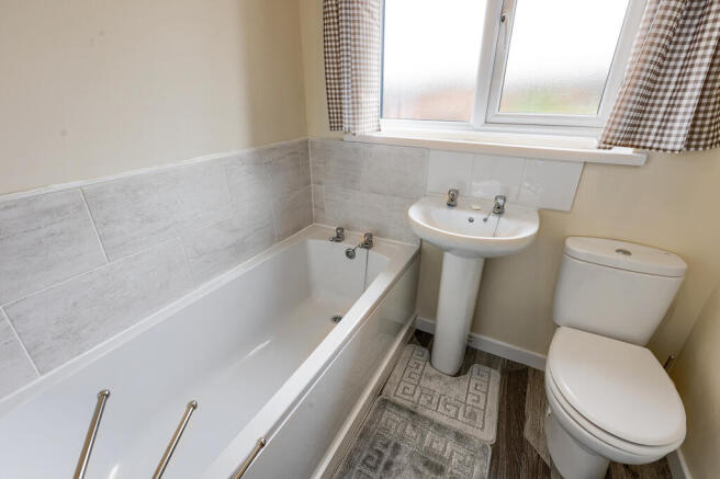 3 bed Semi-Detached to rent Image 5