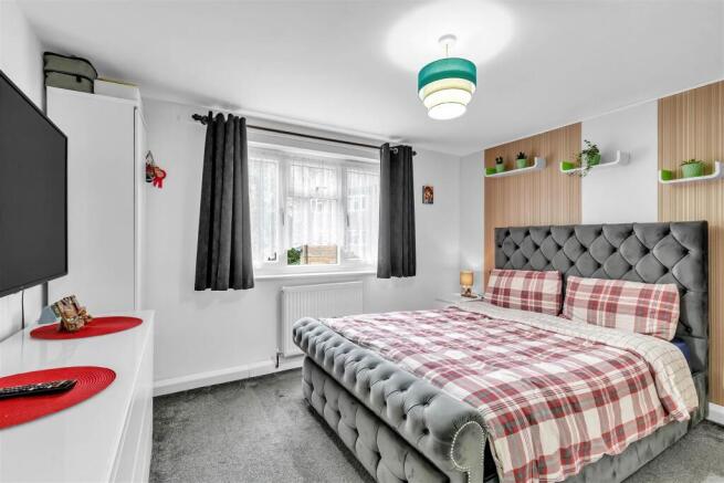 Bed 1.jpg