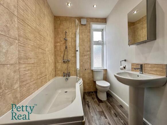 3 bed Terraced for sale Image 8