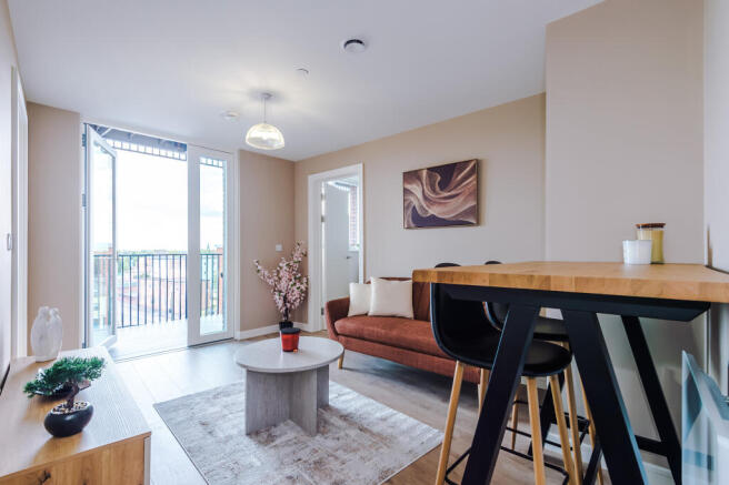 Lounge / Dining