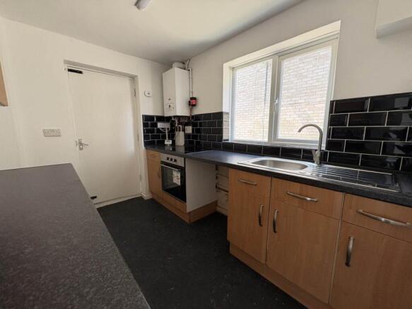 3 bed Detached to rent Image 6