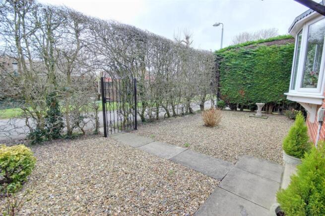 4 bed Detached for sale Image 10