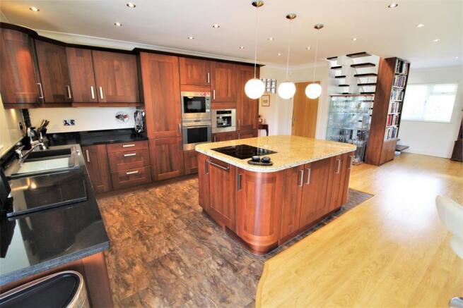 LOUNGE/KITCHEN/DINING ROOM
