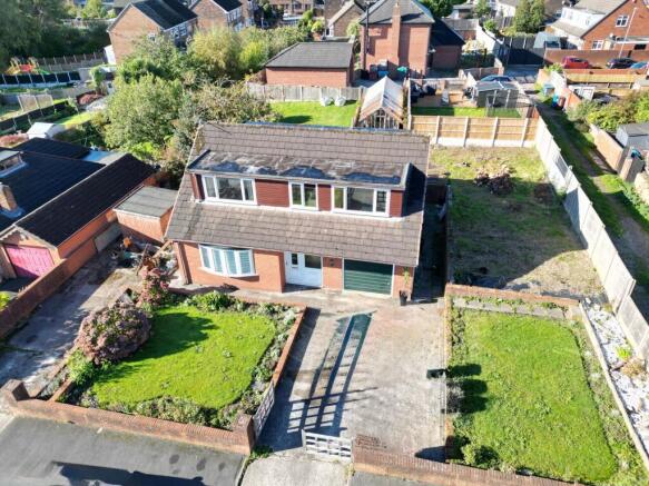 3-bed detached on Tamworth Drive, Wigan, WN2, £300,000