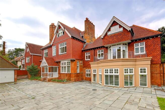 Wimbledon Exterior