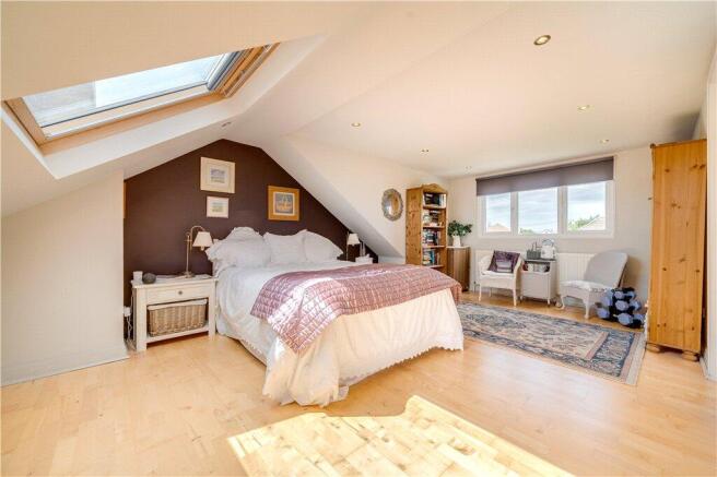 4 bed Semi-Detached for sale Image 12