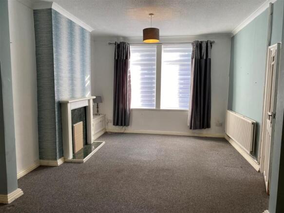 64 Queen Street - living room.jpg