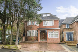 16, Beaufort Drive, East Finchley, London NW11 6BU