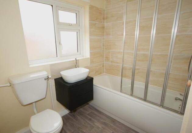 2 bed Semi-Detached to rent Image 8