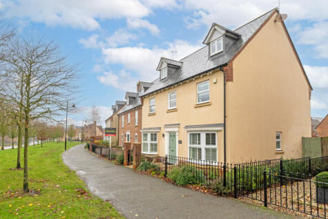 Felstead Crescent, Stansted, Essex, CM24