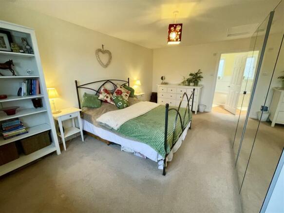 6. BED1B.jpg