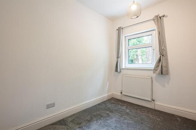 3 bed Terraced to rent Image 12