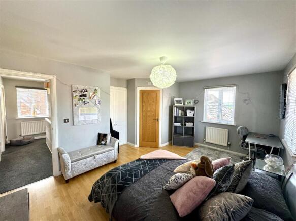 BEDROOM 5