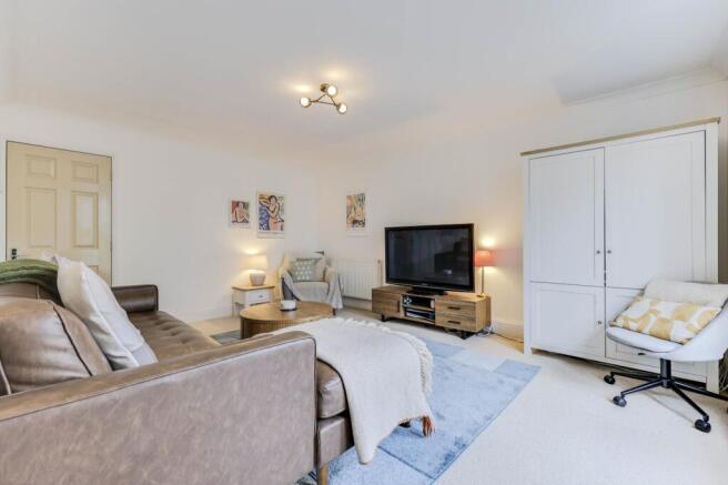 2 bed Flat for sale Image 6