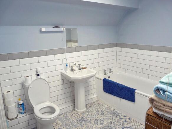 Bathroom (Large).jpg