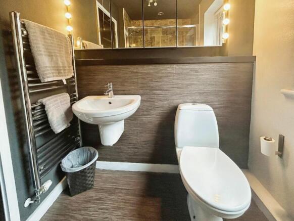 2nd Bedroom En-Suite
