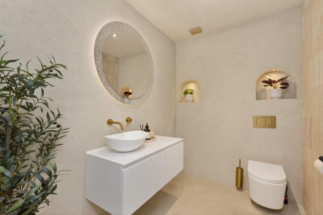 4 bed Detached for sale Image 5