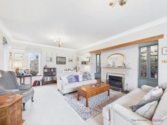 5 bed Detached for sale Image 5