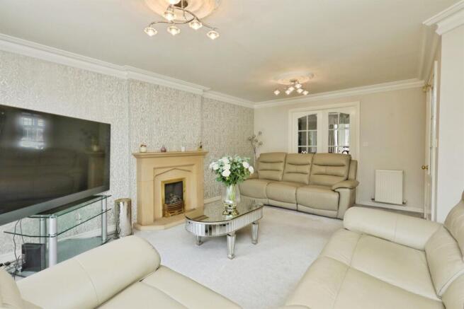 5 bed Detached for sale Image 5