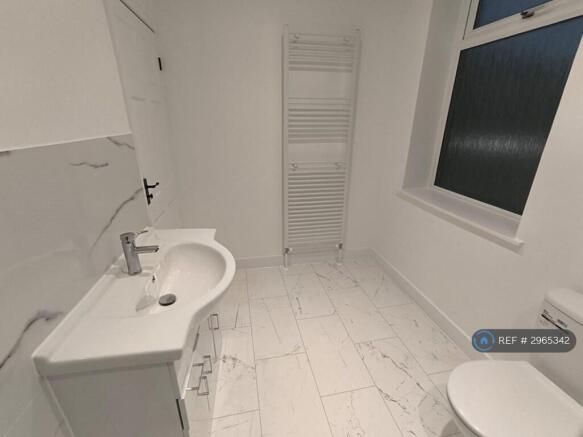 2 bed Terraced to rent Image 7