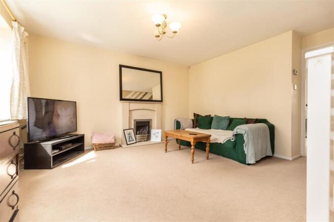 14 Hampden Close (2).jpg