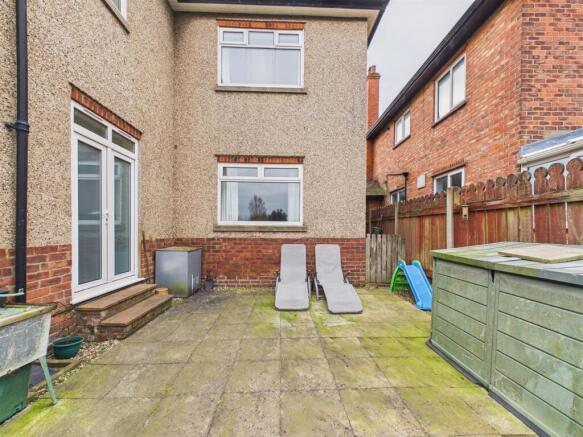 5 bed Detached for sale Image 12