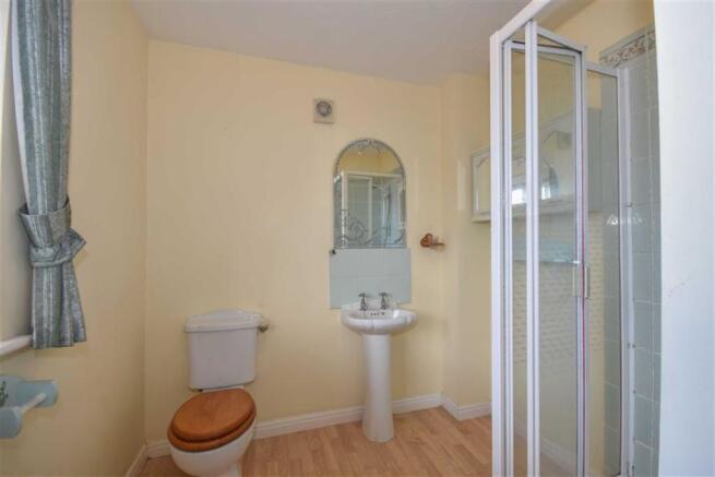 EN-SUITE SHOWER ROOM