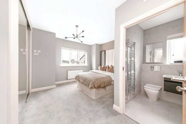 4 bed Detached for sale Image 5
